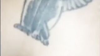 Moglie troia trombata in auto davanti al cornuto