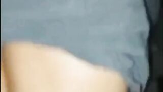 Moglie troia trombata in auto davanti al cornuto