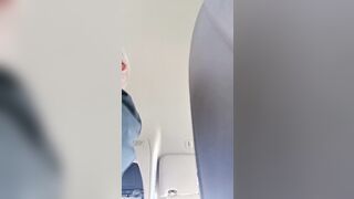 Moglie italiana che succhia il cazzo a black in auto