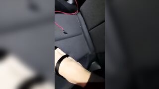 Emanuela Botto fa la porca e si sditalina in macchina OF