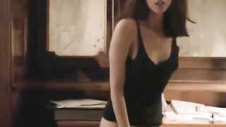 Miriam Leone ammirata nella serie Non uccidere