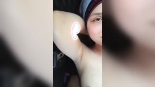 Sborrata in faccia con le mutandine in testa