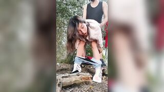 Scopata e riempita all'aperto amica 19 anni