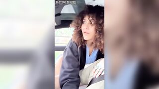 Sega il suo ragazzo in macchina e si masturba con le mani sborrate