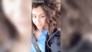 Sega il suo ragazzo in macchina e si masturba con le mani sborrate