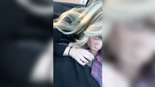 Mi piace succhiartelo! Aspetta arriva una macchina