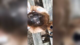 Pompino e spagnola fidanzata in pubblico beccata da un passante