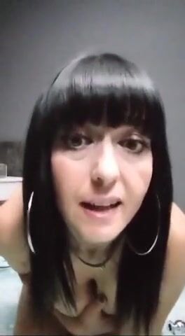 Sono bagnatissima infilami il cazzo