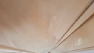 Mamma italiana vera filmata dal figlio sotto la doccia