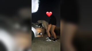 Moglie scopata in pubblico sul cofano dell'auto vicino all'autostrada