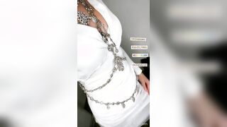 Ilary Blasi outfit tira cazzi isola dei famosi