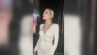 Ilary Blasi outfit tira cazzi isola dei famosi