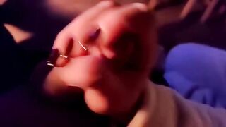 Guarda la tv che io penso al tuo cazzo duro