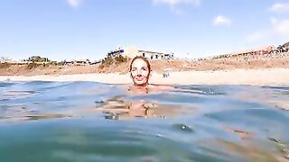 Sirena italiana matura nuota nuda