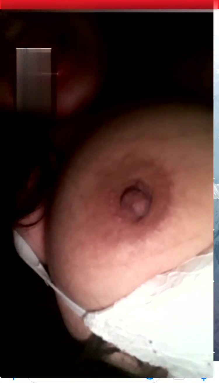 Teen tettona italiana si masturba in diretta