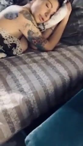 Sveglio Priscilla Salerno mettendole il cazzo in bocca