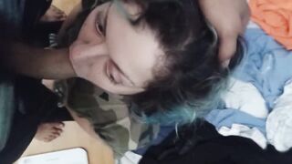 La mia pompinara col cazzo in bocca