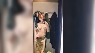 Luiza selfie tette in abito da sera