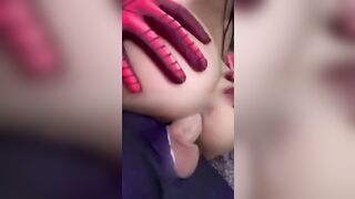 Laele si scopa l'uomo ragno