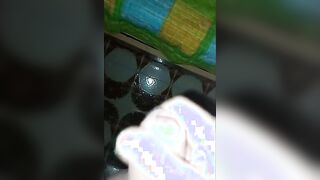 La moglie scopa il cornuto guarda e si sega