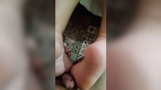 Footjob della mia mogliettina troia