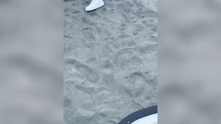 La porto a cena al mare e me la scopo in camporella