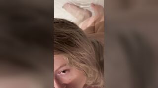 Luiza schiaffeggiata sulle tettone se lo fa sbattere in bocca