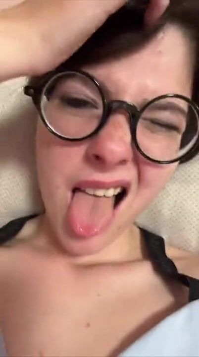 Sara Bell si tocca la topina