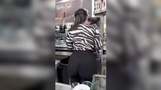 Barista pugliese con culone e grosse zizze