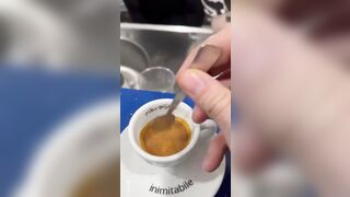 Barista pugliese con culone e grosse zizze