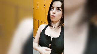 Arianna Diokano tette negli spogliatoi