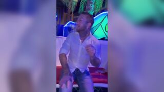 In discoteca con 4 troie