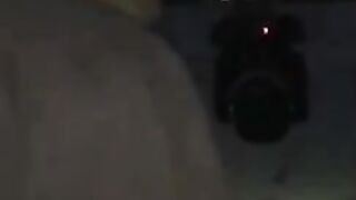 Senza mutandine in discoteca