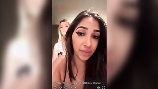 Naomi diretta con amica bionda tettona OF