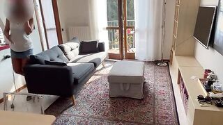 Sesso col corriere che mi sbatte senza ritegno sborrandomi dentro