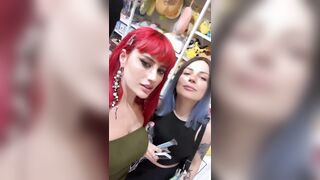 Ogni volta che facciamo una story insieme limoniamo