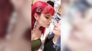 Ogni volta che facciamo una story insieme limoniamo