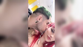 Ogni volta che facciamo una story insieme limoniamo