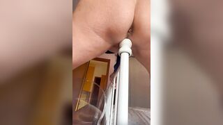 Moglie gode col letto