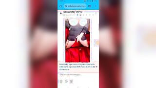 Sonia Gr3i si spalma le tettone e si masturba su onlyfans