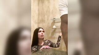 Martina fa un pompino a nero con cazzo enorme