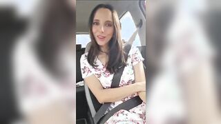 Ho una gran voglia di fare la troia vi porto con me al centro comerciale OF