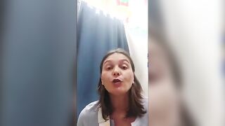 In camerino a provarmi qualche vestito