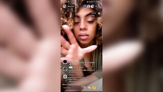 Tettona le esce in live