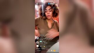 Tettona le esce in live