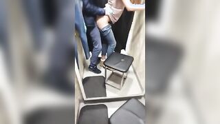 Commessa troia scopata nel camerino