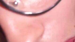 La sua bocca piena di sperma POV