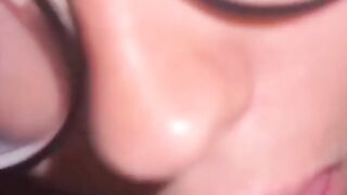 La sua bocca piena di sperma POV