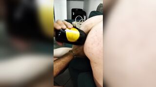 Tutta ti ci sta nel culo! Masturbata con bottiglia