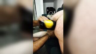 Tutta ti ci sta nel culo! Masturbata con bottiglia